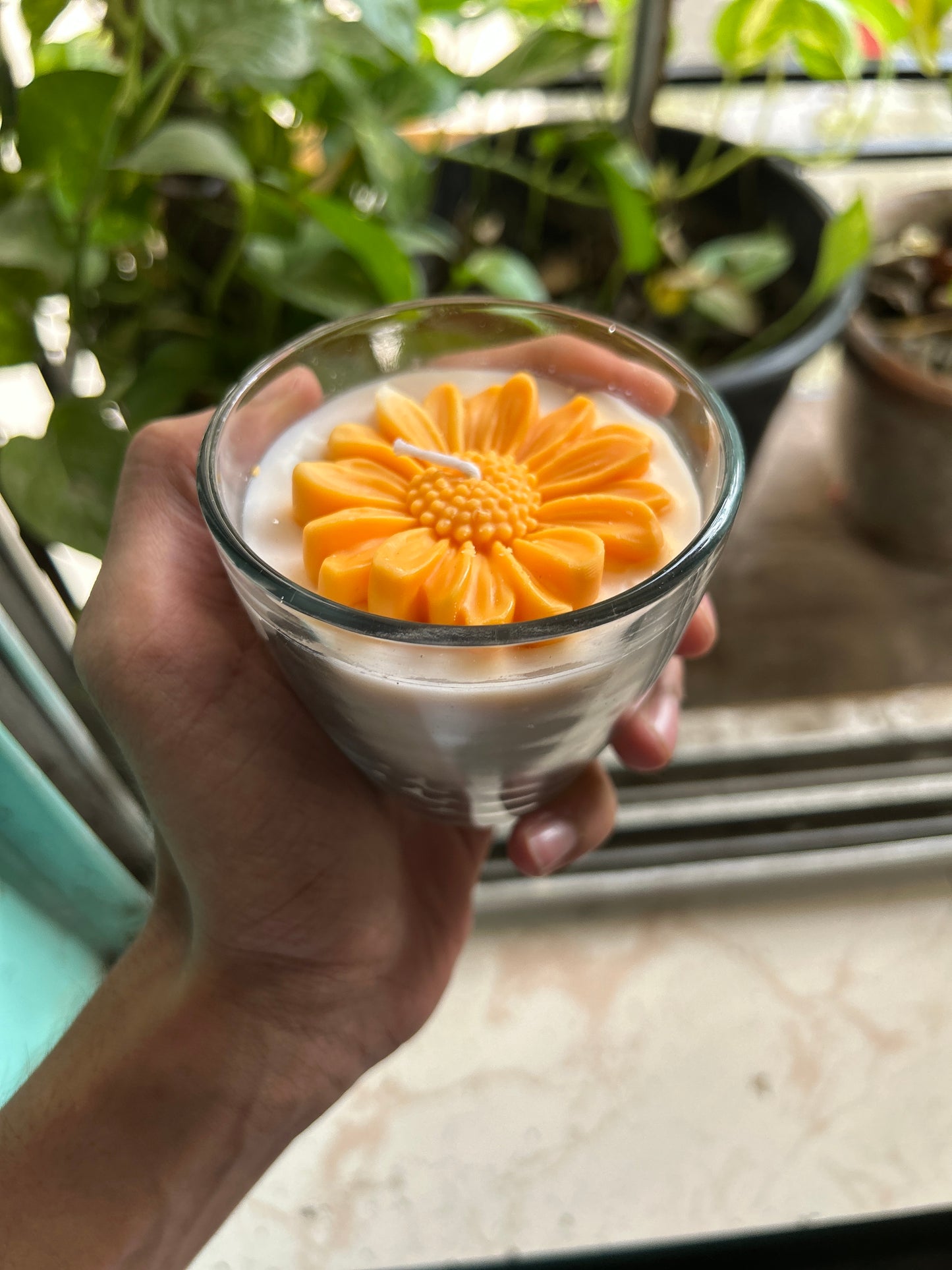Daisy candle