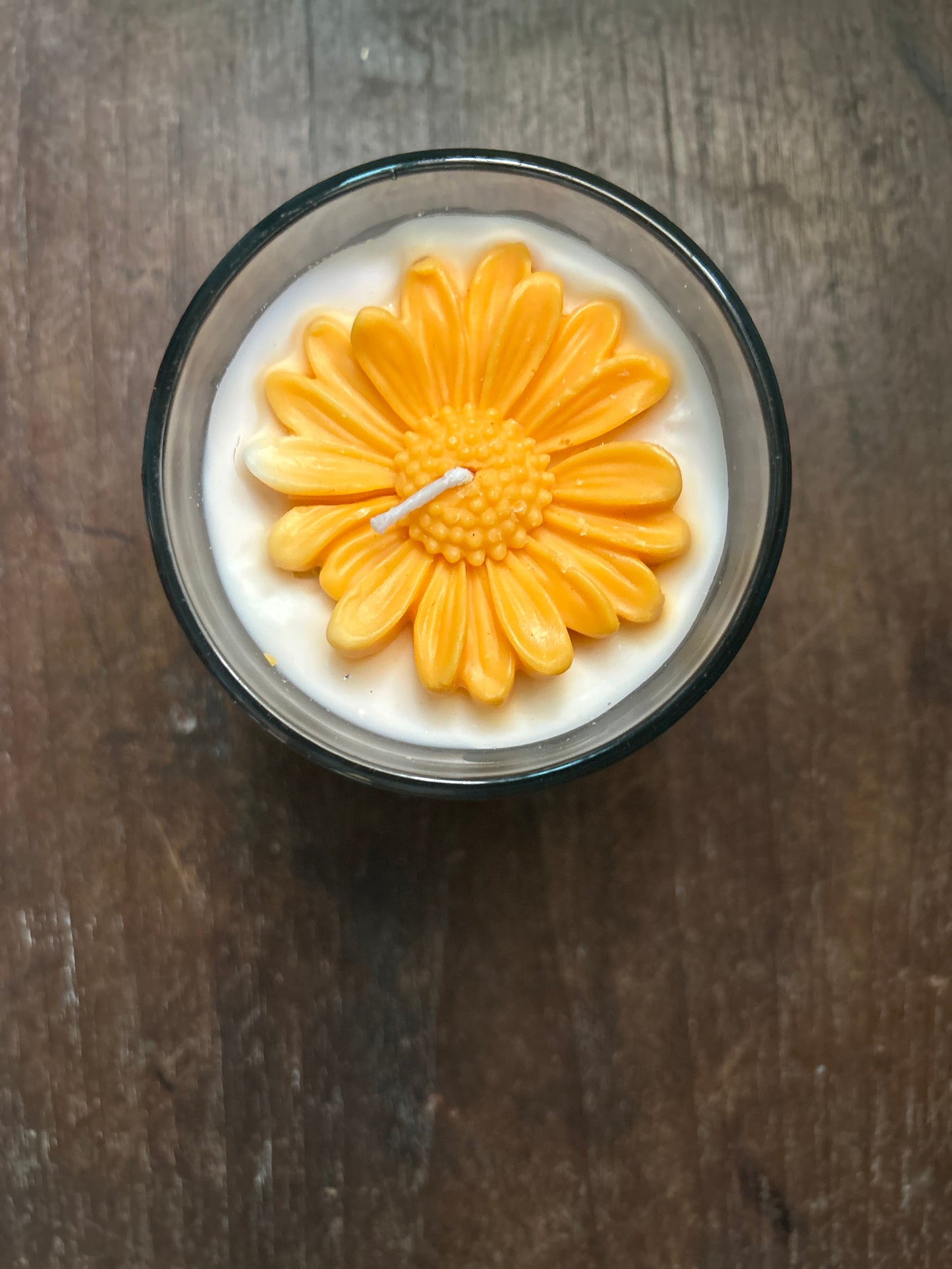 Daisy candle