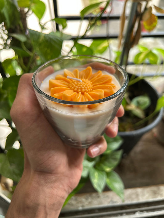 Daisy candle